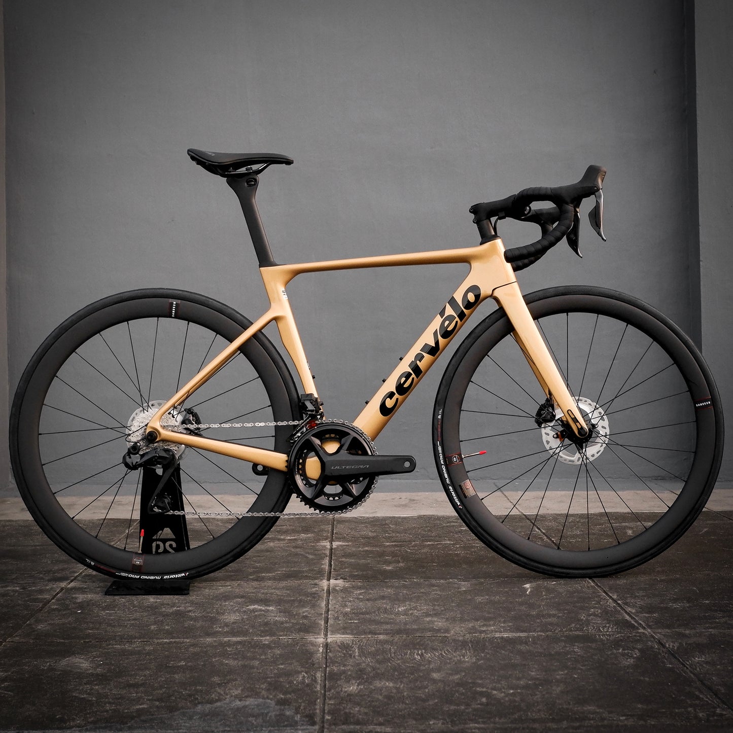 Cervelo Soloist Carbon Road Bike Ultegra DI2 - Gold Dust