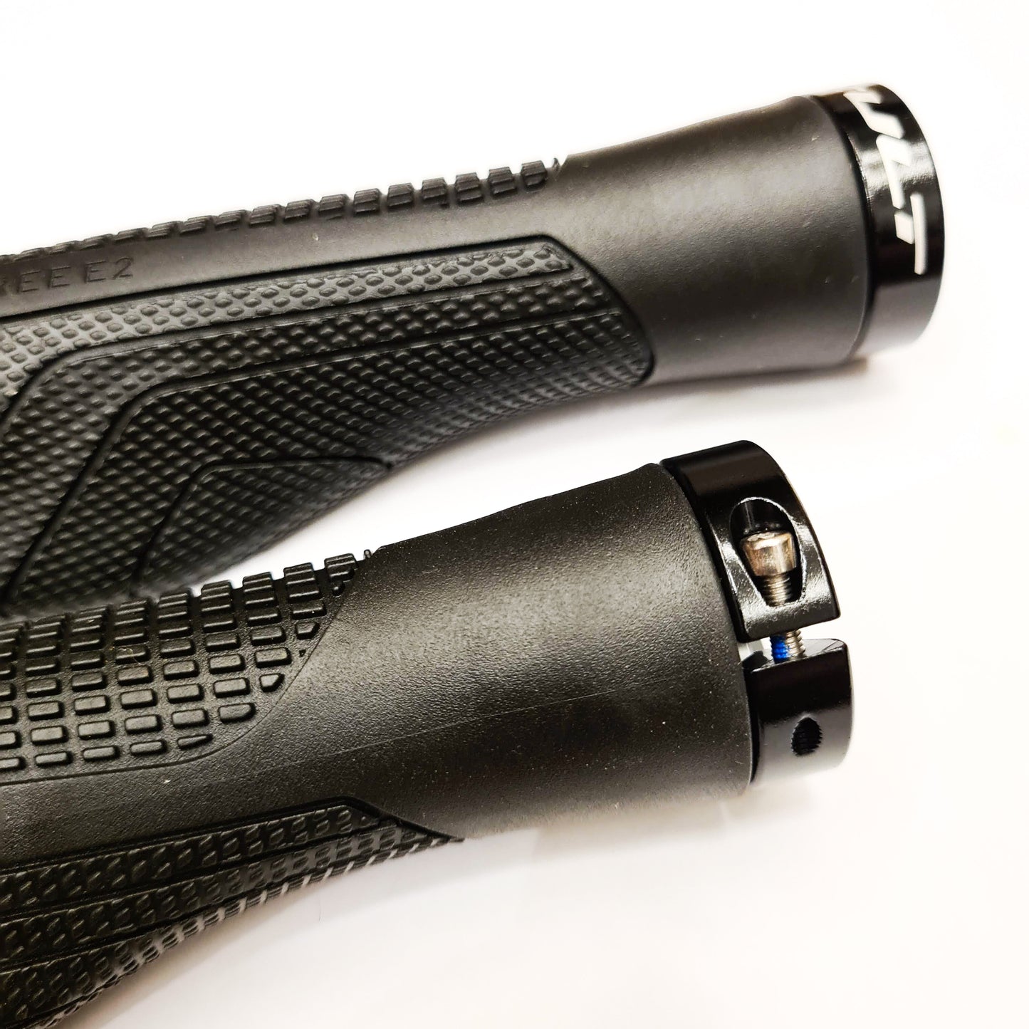 Cult C-2801 Lock On Grips with FitFree Comfort Extender