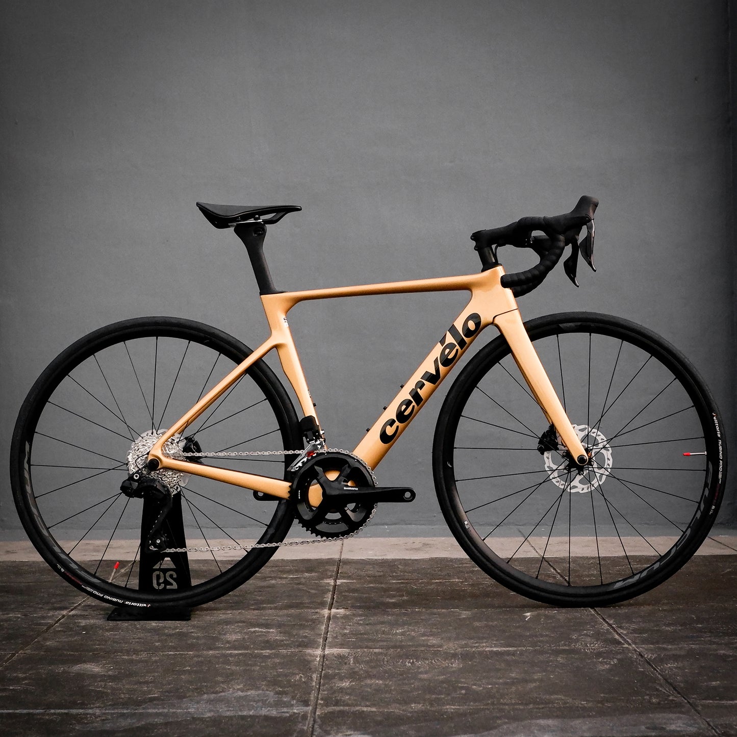 Cervelo Soloist Carbon Road Bike 105 DI2 - Gold Dust